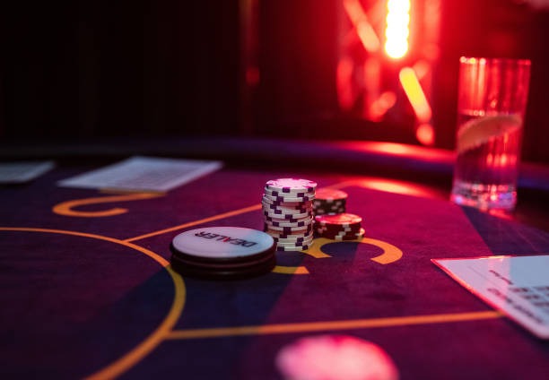 Live blackjack dealer studio with multilingual interface on gojo117